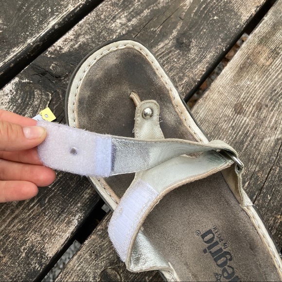 5/$20 Alegria thong cream/metallic platform sandals sz 7 - Picture 12 of 15